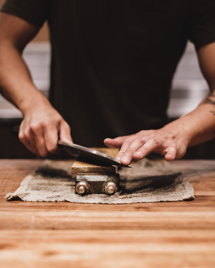 sharpen a pocket knife image